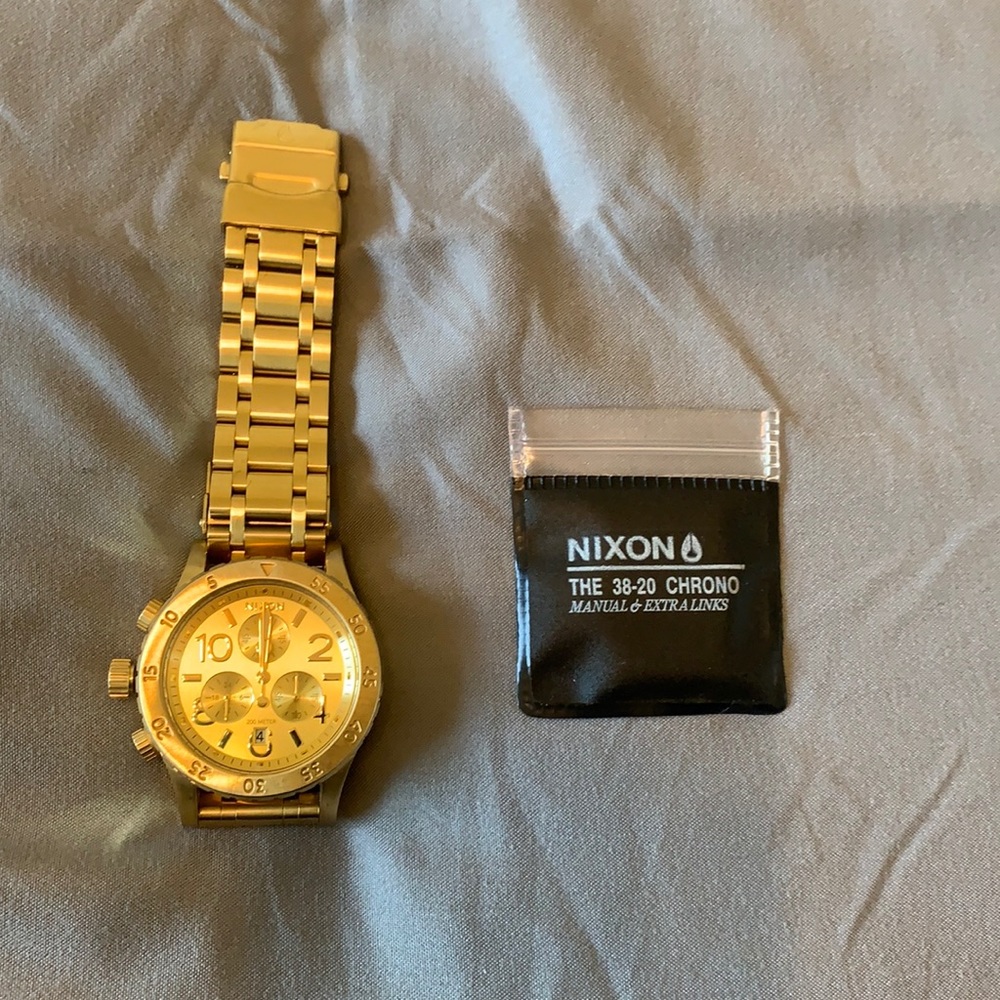 Nixon Refined 38-20 Chrono with extra links pack, gently used, needs battery!!!